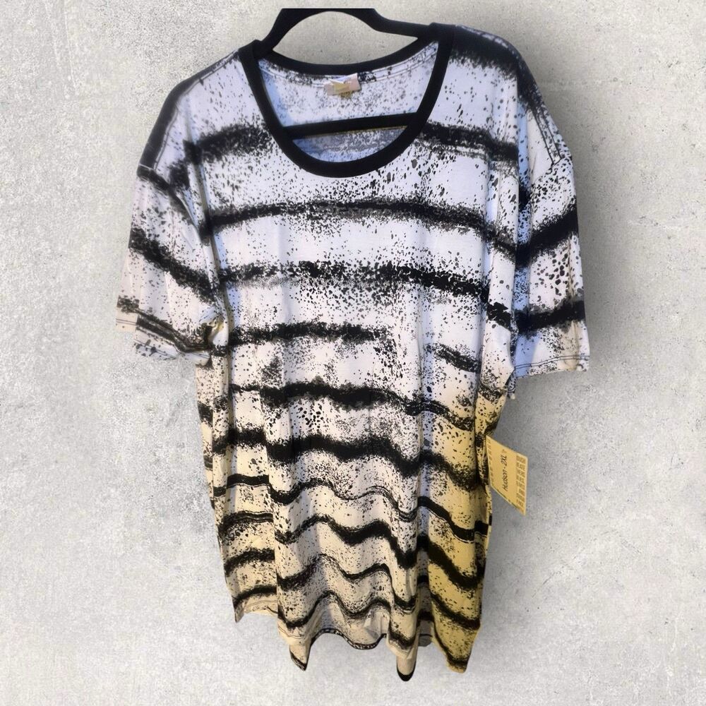 LulaRoe Hudson Large And 2XL Black And White Striped Short Sleeves NWT - Picture 6 of 9